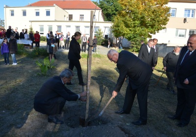 Zasadením jablonky minister Dušan Čaplovič symbolicky odštartoval projekt Stupavská strymka