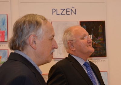 Minister školstva Dušan Čaplovič na otvorení výstavy Hravý architekt