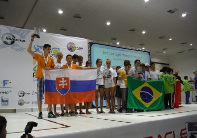 Slovenskí žiaci bodovali na Majstrovstvách sveta Robocup Junior 2014 v Brazílii