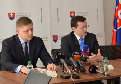 Premiér Robert Fico sa dnes stretol s ministrom školstva Jurajom Draxlerom
