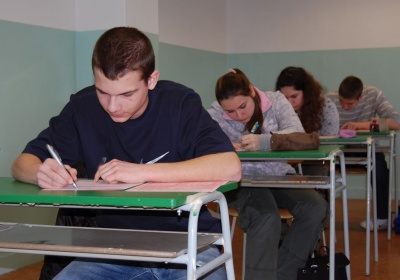 Na náhradný termín Testovania9-2015 sa prihlásilo 102 deviatakov
