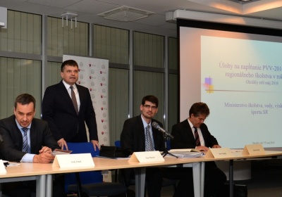 Okrúhle stoly ozrejmia konkrétne úlohy v reforme školstva na tento rok