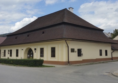 Ministerstvo školstva pomôže zachrániť gymnázium v Revúcej