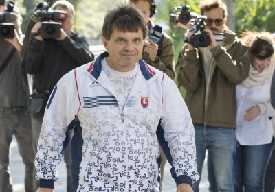 Na rokovanie vlády prišiel minister Plavčan pešo