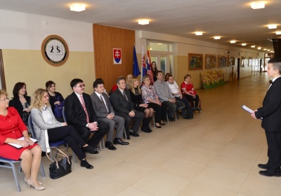 Minister Peter Plavčan navštívil školu v Partizánskom nesúcu meno známeho paralympionika