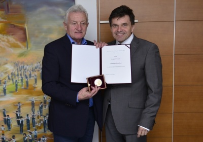 Bývalý prezident SOV František Chmelár dostal pamätnú medailu