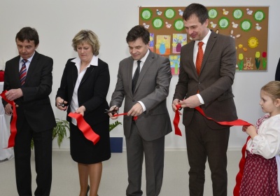 Minister školstva Peter Plavčan dnes otvoril nové priestory školy v obci Viničné
