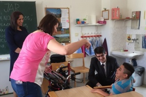 Návšteva štátneho tajomníka P. Krajňáka v Spojenej škole na Dúbravskej ceste v Bratislave