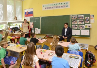 Minister Peter Plavčan sa so žiakmi ZŠ Pavla Marcelyho v Bratislave rozprával o rôznych témach