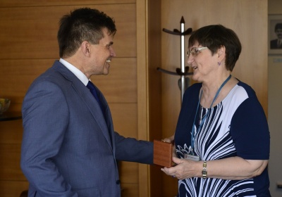 Členovia plaveckého klubu telesne a zrakovo postihnutých športovcov navštívili ministra školstva