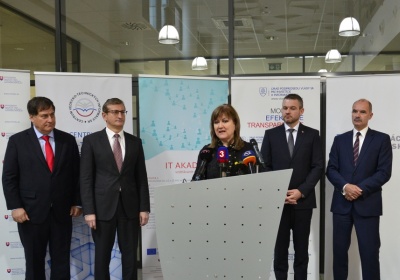 Národný projekt IT Akadémia – Vzdelávanie pre 21. storočie má zlepšiť vzdelávanie v oblasti informatiky a prírodných vied