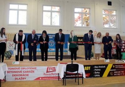 Štátna tajomníčka Oľga Nachtmannová sa zúčastnila na slávnostnom otvorení telocvične v obci Bobrov