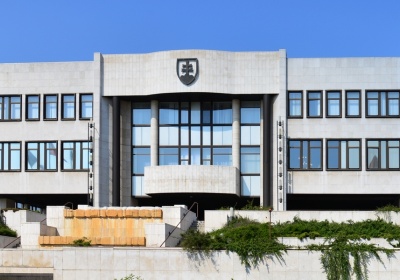 Parlament dnes schválil zákon o pedagogických a odborných zamestnancoch