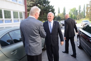 Minister školstva Dušan Čaplovič navštívil budúcich stavbárov a geodetov