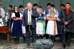 Minister školstva Dušan Čaplovič sa zúčastnil na 1. ročníku Podjavorinských folklórnych slávností v Lubinej