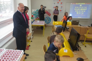 Minister školstva Dušan Čaplovič na návšteve ZŠ Lúčna vo Vranove nad Topľou