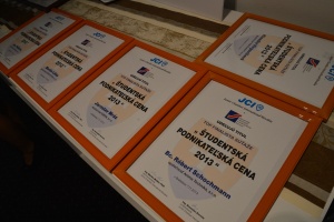 Minister Dušan Čaplovič odovzdal Cenu ministra školstva, vedy, výskumu a športu SR na Študentskej podnikateľskej cene 2013