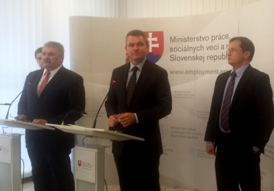 Školy už nebudú môcť zamestnať učiteľov na menej ako 12 mesiacov