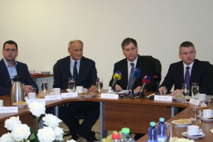 Tlačová konferencia Ministerstva školstva, vedy, výskumu a športu SR a CVTI SR k budúcnosti Protónového centra Ústrednej vojenskej nemocnice SNP v Ružomberku