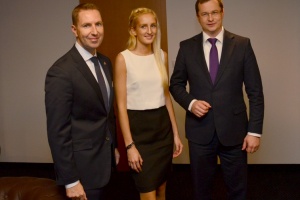 Prijatie veľvyslanca VB na Slovensku J. E. Andrewa Gartha a víťazky špeciálnej ceny v súťaži Veľvyslanectvo mladých 2015 Aurory Kristíny Ficelovej