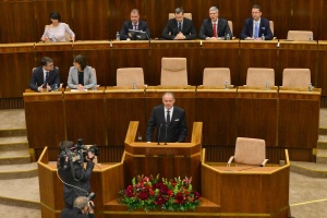 Minister Peter Plavčan pri prejave prezidenta SR Andreja Kisku v NR SR