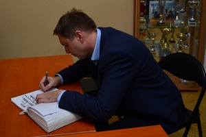 ZŠ, Malokarpatské námestie 1 s podpredsedom vlády a ministrom financií SR Petrom Kažimírom
