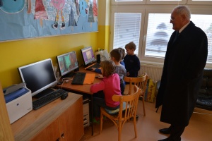 Minister školstva na neohlásenej návšteve na Základnej škole v Seredi