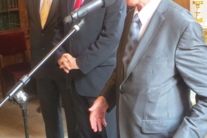 Odovzdávanie ceny Sv. Gorazda prof. J. Machníkovi.