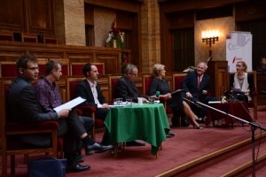 Minister školstva Dušan Čaplovič, prezident Asociácie riaditeľov štátnych gymnázií Pavol Sadloň, členka Rady pre systémové zmeny v školstve Beata Brestenská, spoluzakladateľ iniciatívy Učiteľ 2020 Stanislav Boledovič, učiteľ Tomáš Varga, hlavný ekonóm ministerstva financií Martin Filko.
