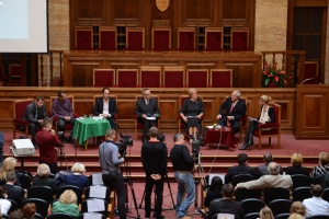 Dušan Čaplovič, minister školstva, Beata Brestenská, členka Rady pre systémové zmeny ministra školstva, Pavol Sadloň, prezident Asociácie riaditeľov štátnych gymnázií, Stanislav Boledovič,spoluzakladateľ iniciatívy Učiteľ 2020, Tomáš Varga, učiteľ, Martin Filko, hlavný ekonóm ministerstva financií. 