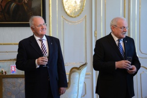 Minister školstva Dušan Čaplovič a prezident SR Ivan Gašparovič.