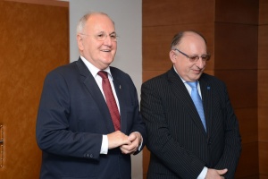 Minister školstva Dušan Čaplovič a rektor EU v Bratislave Rudolf Sivák.
