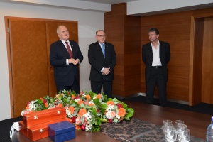 Minister školstva Dušan Čaplovič, rektor EU v Bratislave Rudolf Sivák a generálny riaditeľ sekcie štátnej starostlivosti o šport a mládež.
