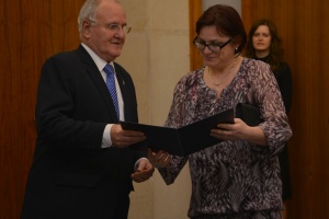 Oceňovanie projektov zameraných na oblasť spoločenskej zodpovednosti v školách - riaditeľka ZŠ v Muránskej Dlhej Lúke Monika Podolinská za projekt zameraný na rómsku komunitu „Žijeme medzi Vami“ 
