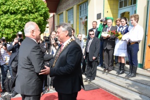 Minister školstva, vedy, výskumu ašportu SR Dušan Čaplovič a Stanislav Chovanec,  primátor mesta Skalica.