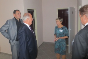 Prehliadka zrekonštruovaných priestorov na Strednej priemyselnej škole v Snine.