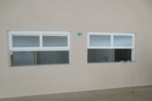 Prehliadka zrekonštruovaných priestorov na Strednej priemyselnej škole v Snine.