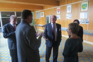 Prehliadka zrekonštruovaných priestorov na Strednej priemyselnej škole v Snine.