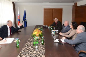Minister školstva Dušan Čaplovič, riaditeľ Domova Speváckeho zboru slovenských učiteľov Mgr. Anton Moják, predseda Speváckeho zboru slovenských učiteľov prof. Milan Pazúrik, predseda Komorného orchestru slovenských učiteľov Juraj Szakáč, predsedkyňa Speváckeho zboru slovenských učiteliek  Ozvena Renáta Hudeková.
