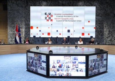 foto konferencia husár