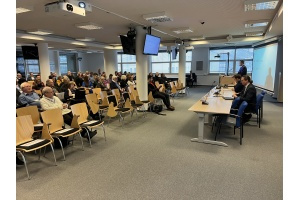 Predstavitelia Ministerstva školstva, vedy, výskumu a športu a účastníci konferencie VER 2022 - záber 1